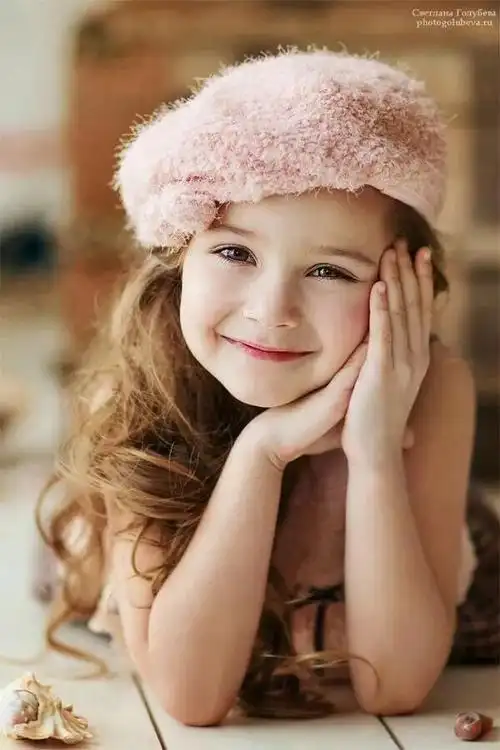 和动物小伙伴玩的很开心