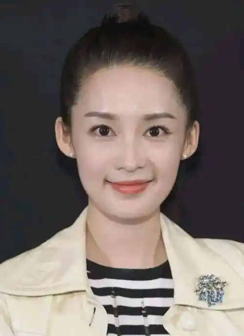 12位拥有方脸的女星,个个惊艳四方,美貌被低估_张曼玉_巩俐_时尚