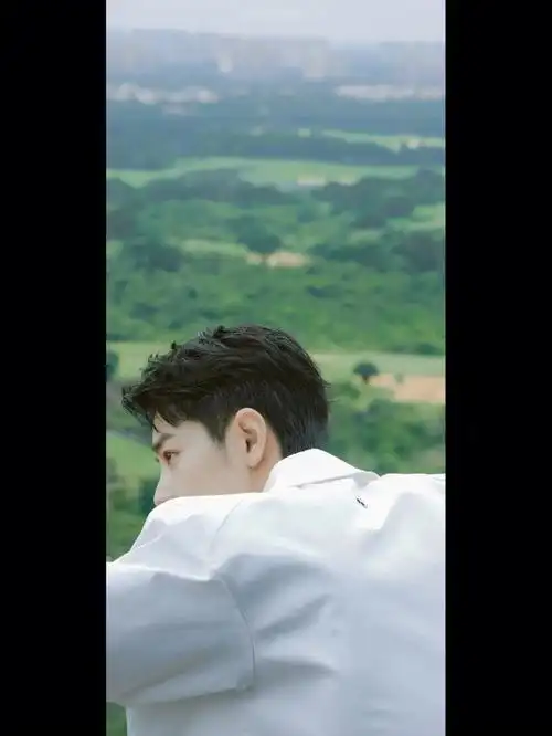 有一种享受是我们肖战扒拉护栏