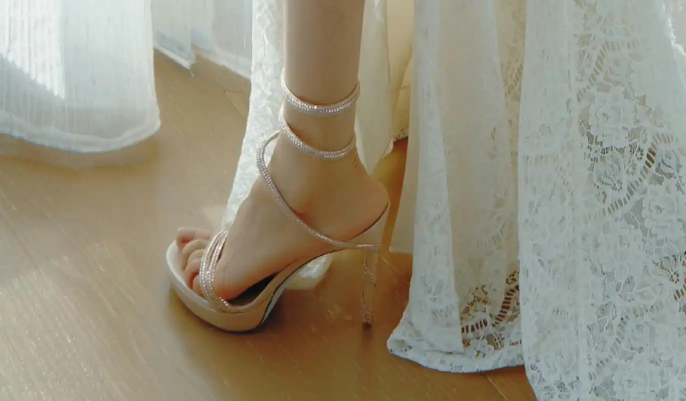 佟丽娅 高跟凉鞋美jio [爱你][爱你] #佟丽娅