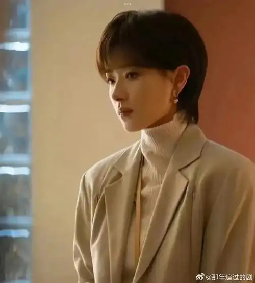 万茜还是短发更好看!