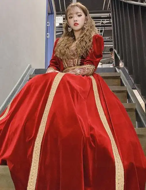 原创宋雨琦太瘦撑不起洛丽塔裙被经纪人强制要求后新造型美成仙女