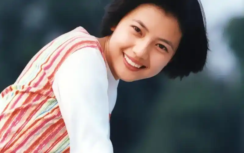 大眼睛美女高圆圆素颜