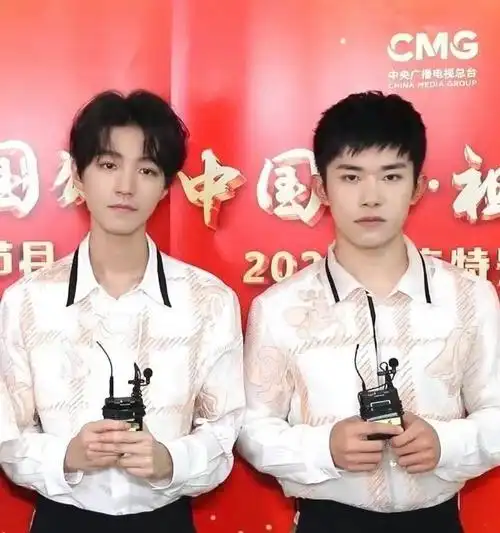 王俊凯vs易烊千玺骑摩托##易烊千玺考编翻车一周年