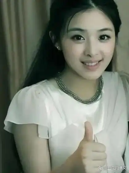 刷到一张张含韵20多岁时的照片