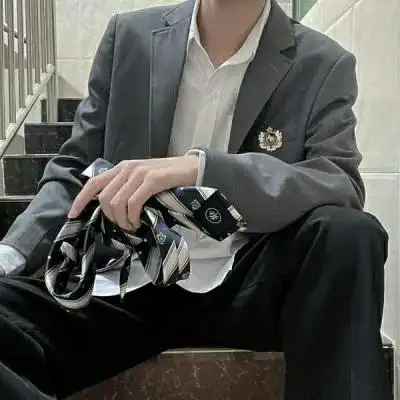 超绅士高级感爆棚的简约西装男头 不露脸儒雅绅士风的成熟头像男_男生