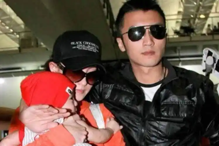 和男朋友玩,喜欢小鲜肉,给钱给资源_王菲_胡姐_谢霆锋