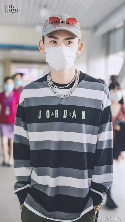 小鬼王琳凯三亚7615出发饭拍图_高清图集_新浪网