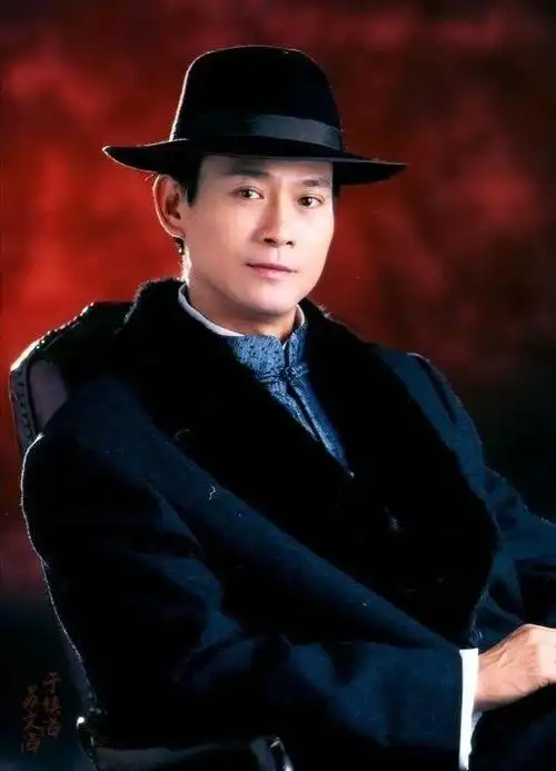 妻子父亲是台湾黑帮元老,连邓光荣都怕,难怪郑少秋30年服服帖帖