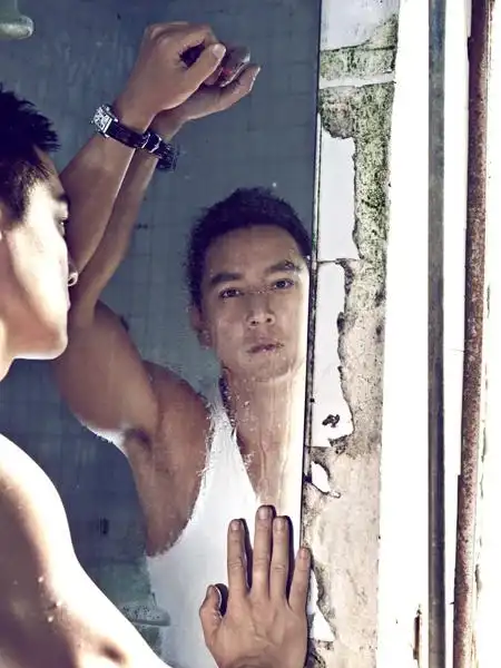 男人四十一枝花 揭开奶爸吴彦祖的不老谜团