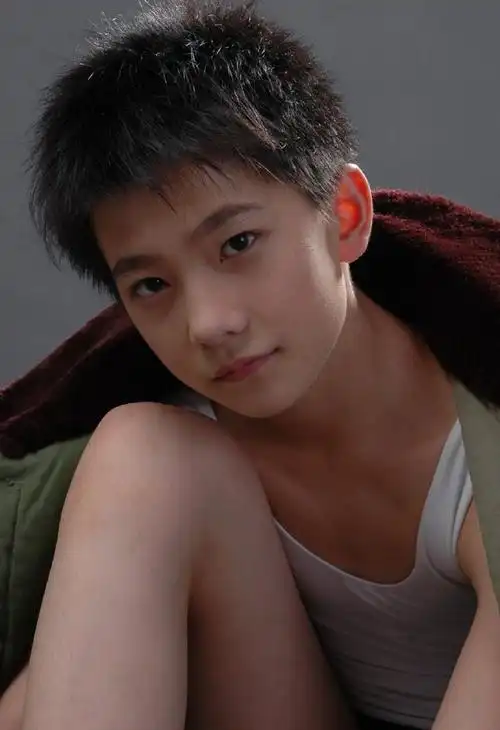 杨洋#小时候出道前童年照早期 美图头像杂志代言图片开屏视频 手机