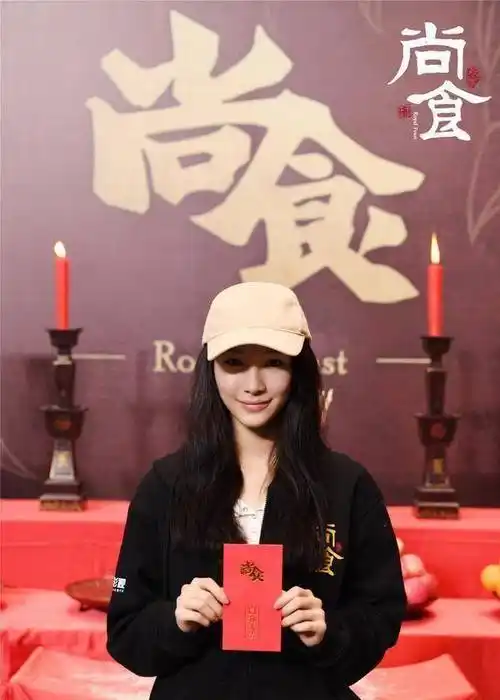 于正新剧《尚食》开机许凯吴谨言互喂汉堡发糖_美食_文化_邂逅