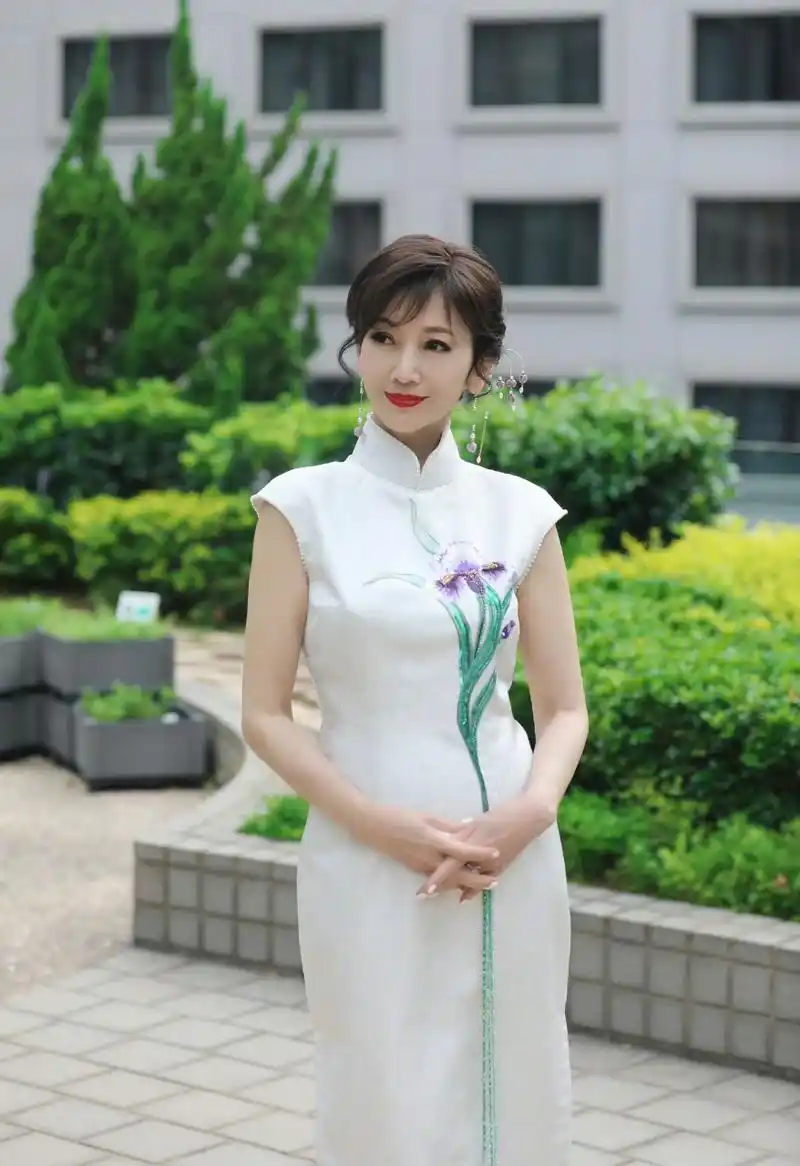 强烈建议赵雅芝去直播带货旗袍