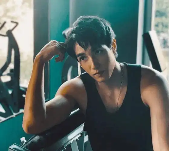 回顾8位至今未婚的女歌手各自活出不同的人生大至56岁小至37岁