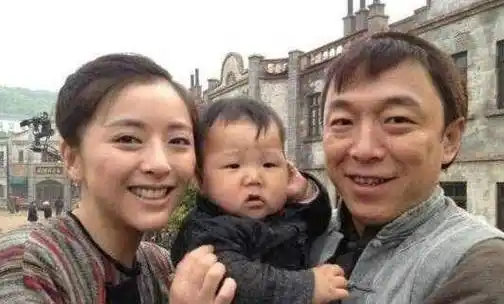 黄渤近况曝光,脸部发福一脸憨实,和妻子相爱22年不离不弃_视频_果子
