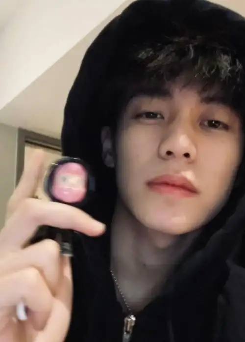 余庆伟头像人鱼线的pdd