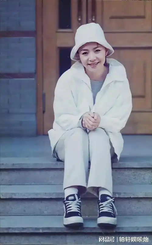 年轻时候的宋丹丹满脸的胶原蛋白青春活力