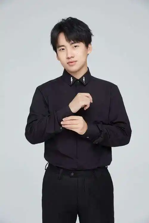 郭麒麟经纪公司2022年翻包植入均可合作