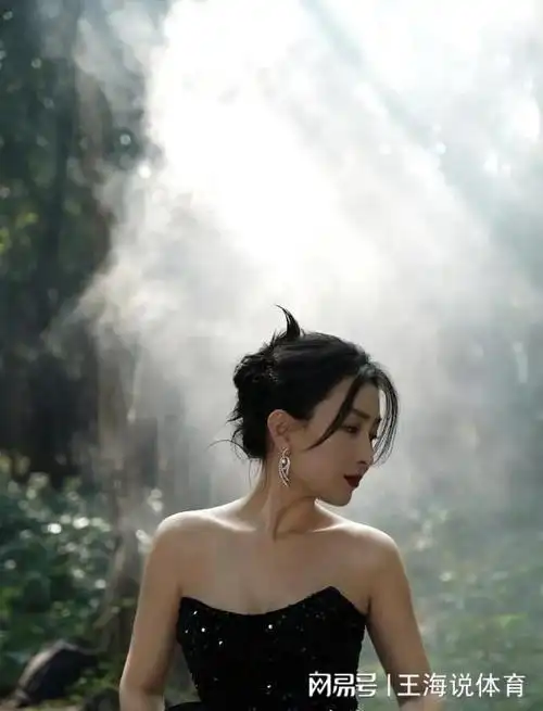 42岁马苏活动生图大翻车水桶腰拜拜肉脸部状态像老大妈