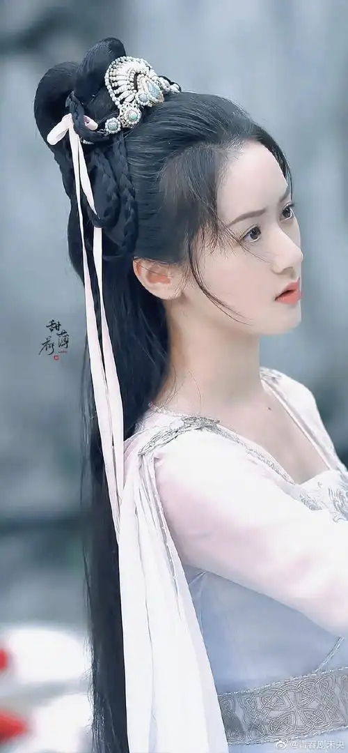 播出之前,好像《#琉璃#》的造型被吐槽挺多的,看了那么多集以后,大家