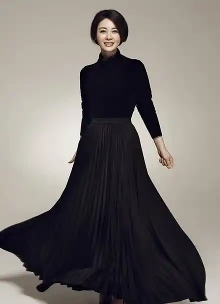 02素有气质女神之称的演员邓英曝光了一组写真-俏丽脱俗