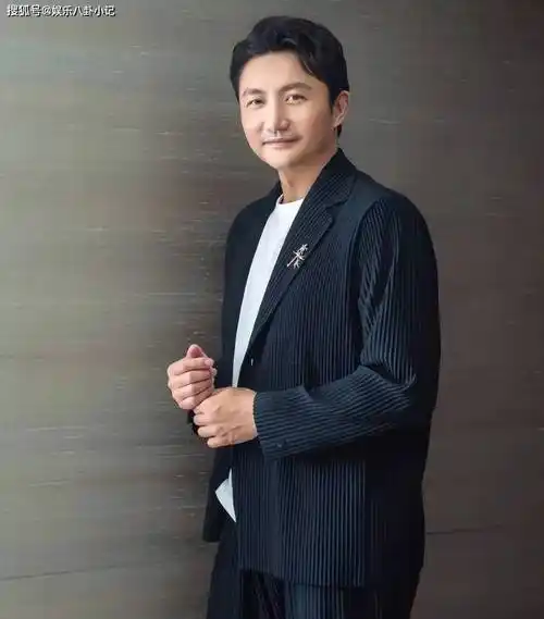 他凭《以家人之名》火出圈,与妻子结婚10年零绯闻,9岁儿子像他_涂松岩