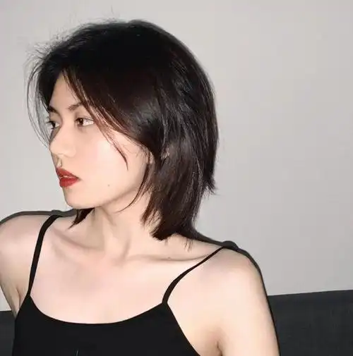 2022年适合方脸的发型方脸剪什么发型最好看