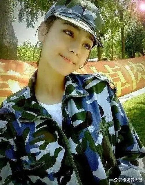 迪丽热巴出道前旧照曝光,少女时青涩甜美,如今化身性感妩媚女神