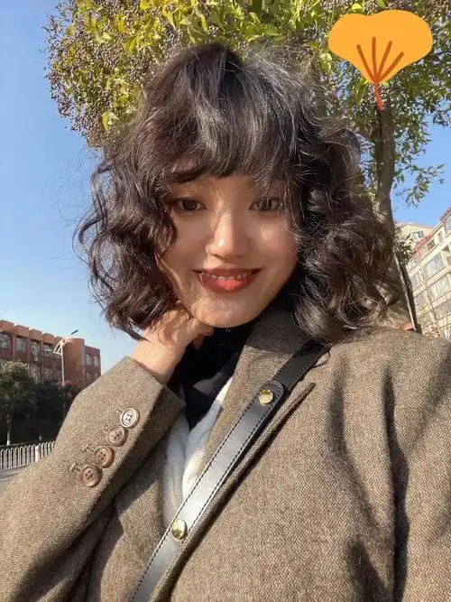 卷发显脸小发型发量少的妹子一定要尝试这款港风慵懒卷发超显发量又很