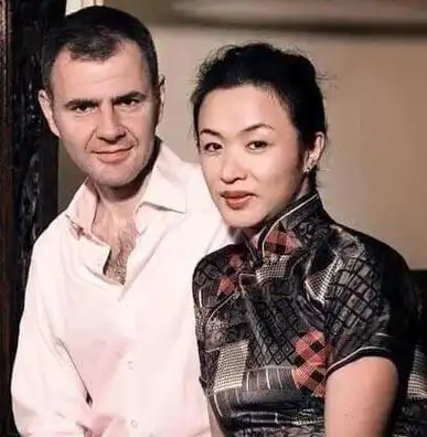 金星第一任妻子貌美如花离婚时还怀着孕如今56岁过得怎样