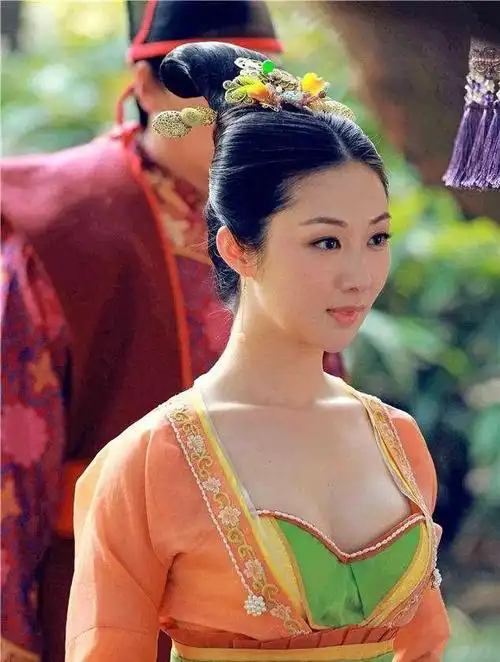 她是回家的诱惑里的高珊珊如今美得让人不敢认