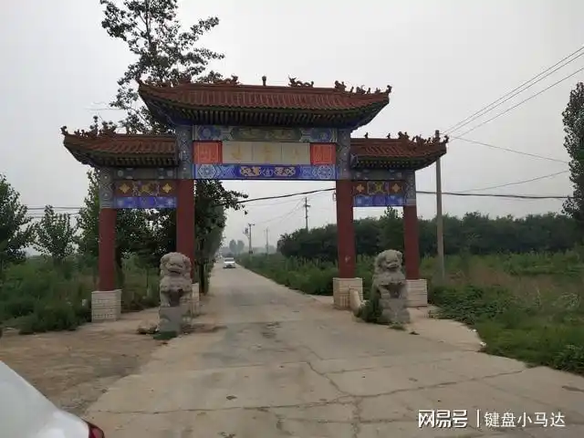 七月,也就是乾隆改思贤村村名的那一年,在写定的新一版《任丘县志》中