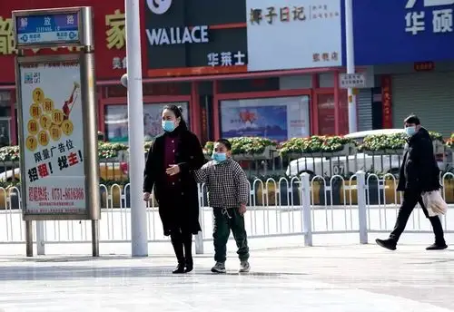 戴好口罩抗击病毒我市各大公共场所均要求佩戴口罩