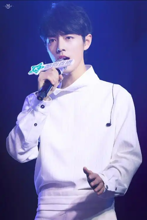 好喜欢这套哦 哥哥顶顶的温柔又可爱  深情又凌厉的模样太爱了  #肖战