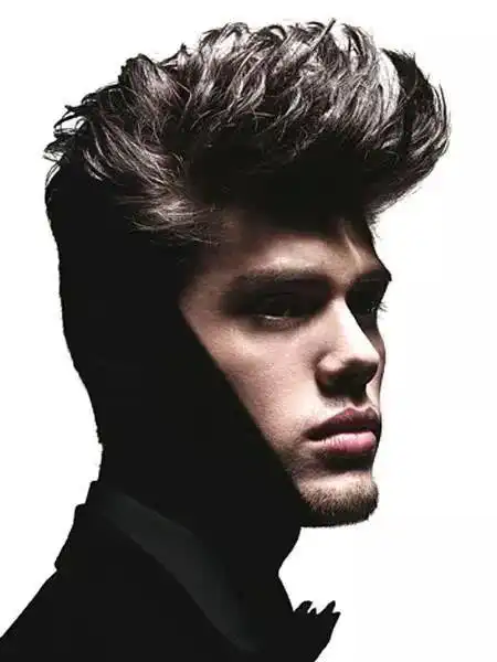 其实是剃须刀,好的电动剃须刀会配置鬓角修剪刀,帮你更轻松地刮出想要