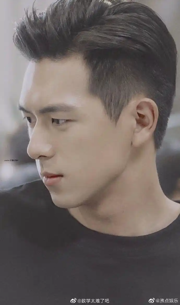 李现荷尔蒙爆棚精致侧脸在线撩人