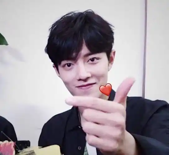 明星比心太治愈,夏之光卖萌,焉栩嘉个性,看到肖战:有点意思!