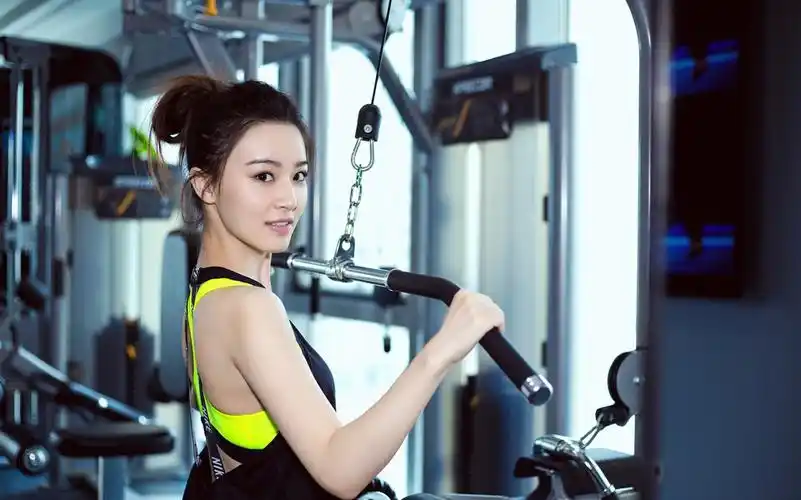 梁婧娴健身运动风元气写真图片,分享一组梁婧娴图片给大家,图中的明星