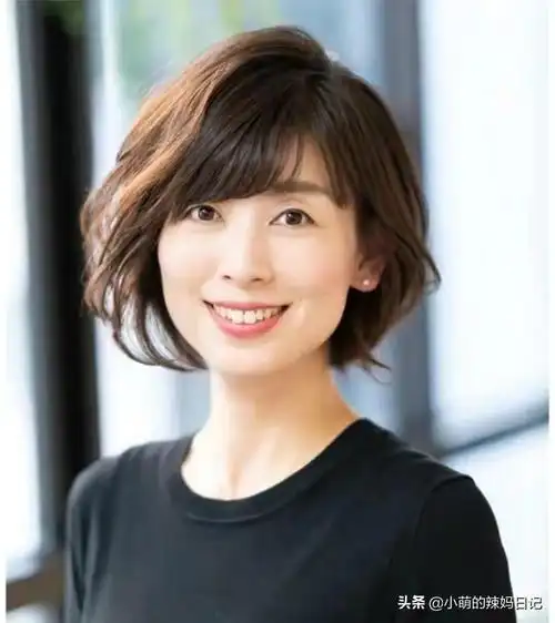 五十岁的妈妈适合什么发型(五十岁女人剪什么发型好看)-星座梦城