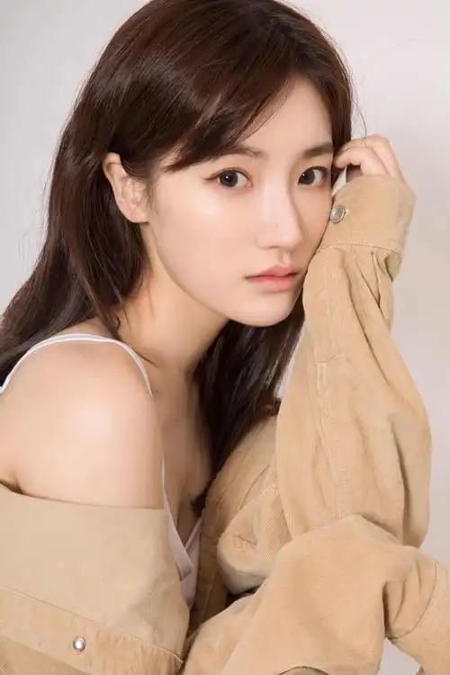 最美校服女生高晴仙系写真曝光完美诠释甜美时尚风