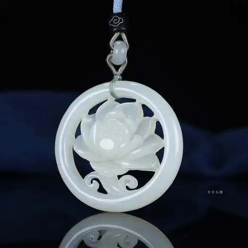 天然和田玉荷花吊坠挂件女款花开富贵玉石吊坠毛衣链白玉如意莲花