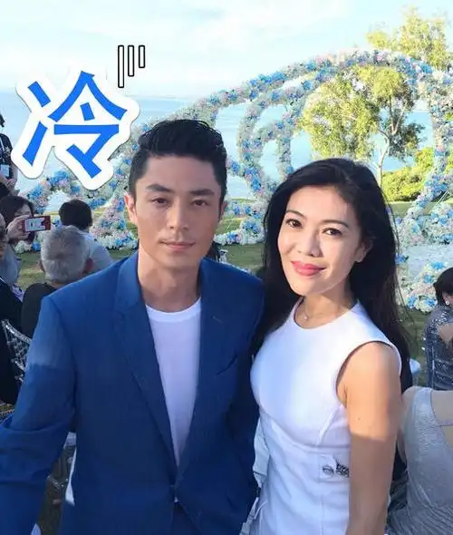 霍建华与友人合影凤凰娱乐讯 3月20日吴奇隆,刘诗诗在巴厘岛的婚礼