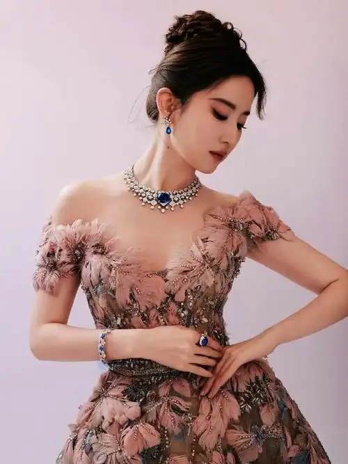 pcstar##刘亦菲##刘亦菲迪士尼公主出场