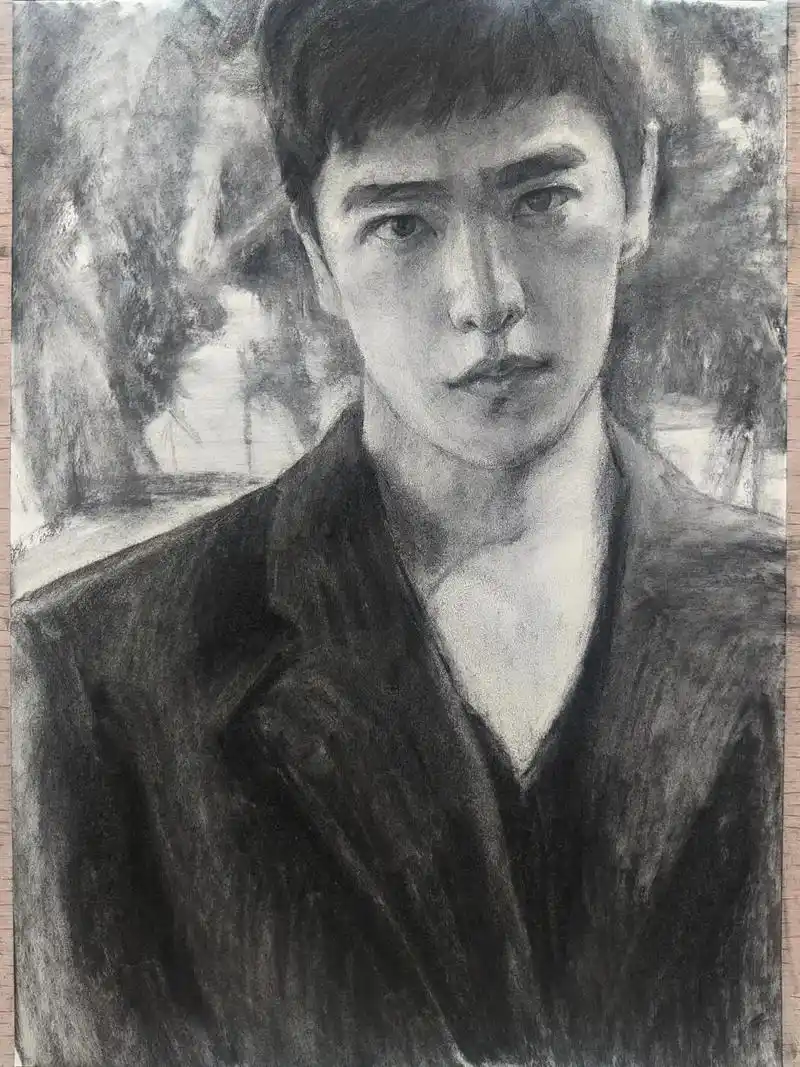 素描 #素描头像 #杨洋 #绘画过程 素描就是,简单起个形 - 抖音