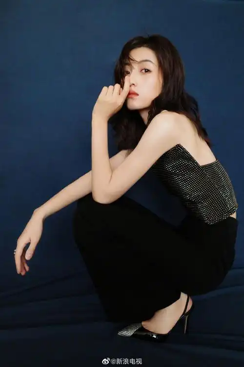 张子枫帆布鞋配礼服##张子枫长大了