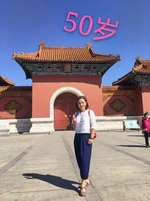白雪:从50岁开始每到生日前后就来到天安门前留下一张照片,迄今已经