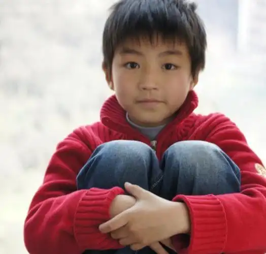 王俊凯17岁生日会 海量童年照尽显呆萌