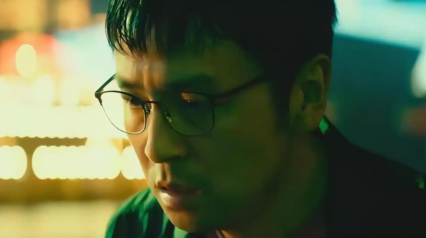 张艺谋《坚如磐石》:但凡雷佳音拉胯一点,都压不住这群王炸配角  一看