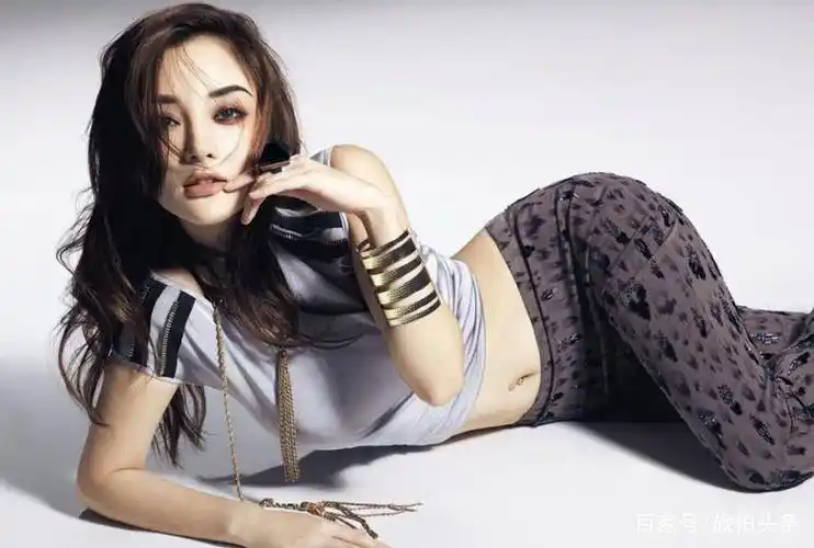 李小璐最新艺术照写真