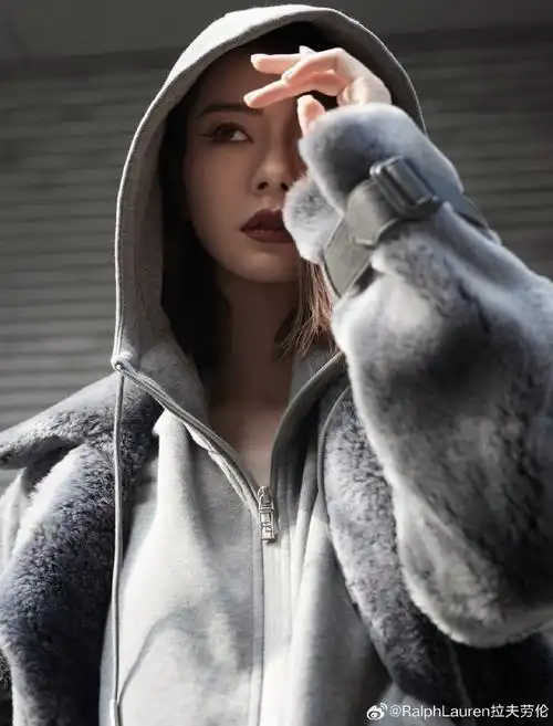 rl星光##拉夫劳伦2024春季时装秀##rlsp24##戚薇现身rl大秀气场全开